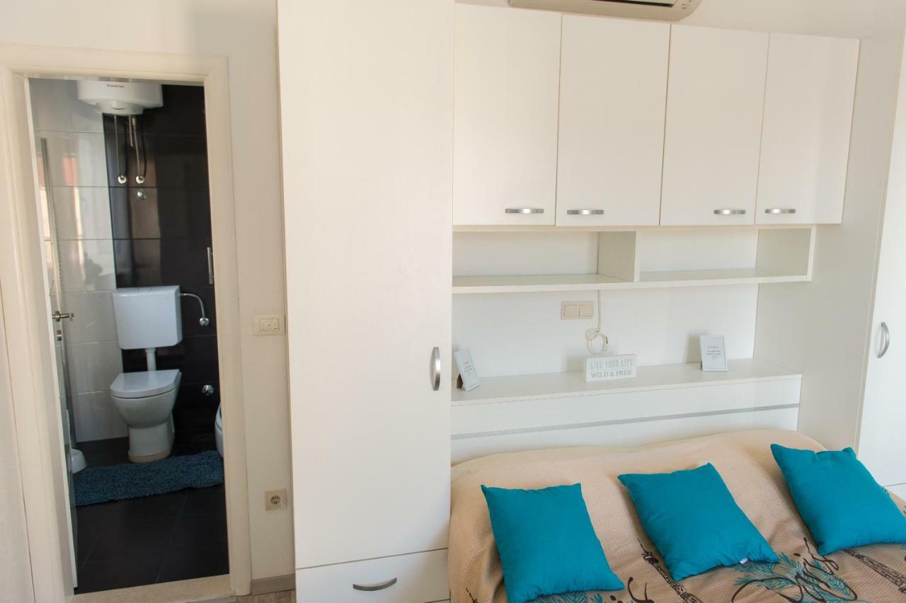 Apartments Cezar Рогозница Экстерьер фото